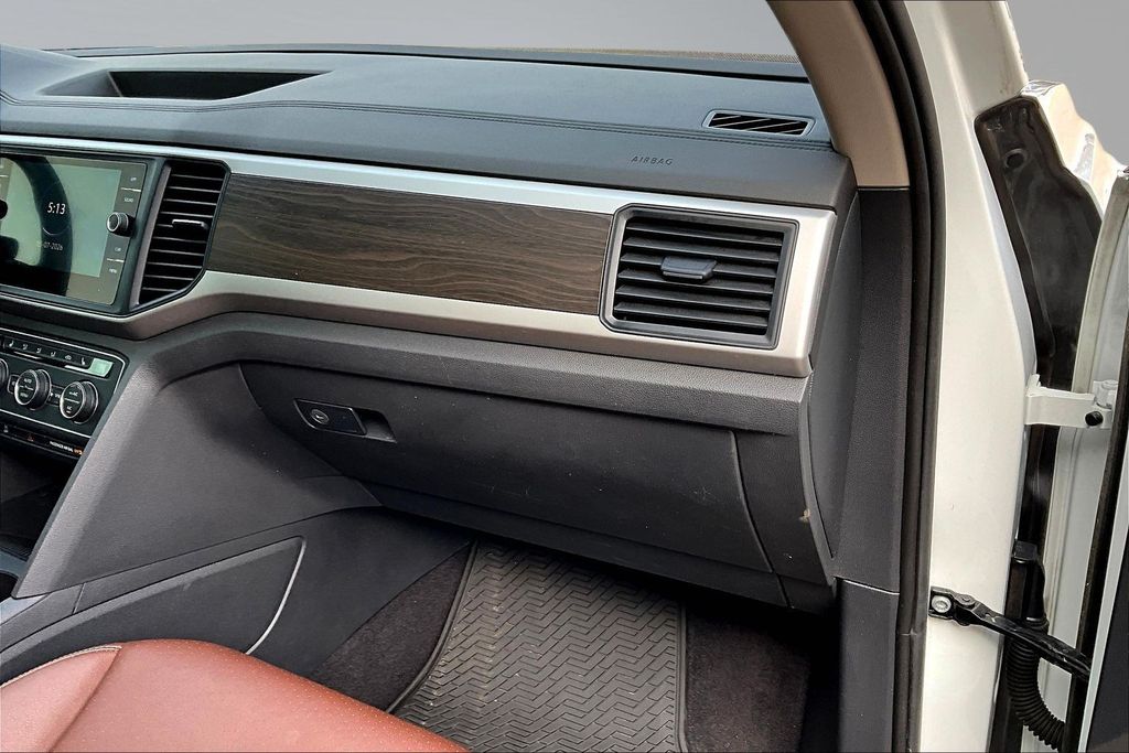 2021 Volkswagen Atlas 3.6L V6 SE w/Technology White at DeMontrond Auto Country