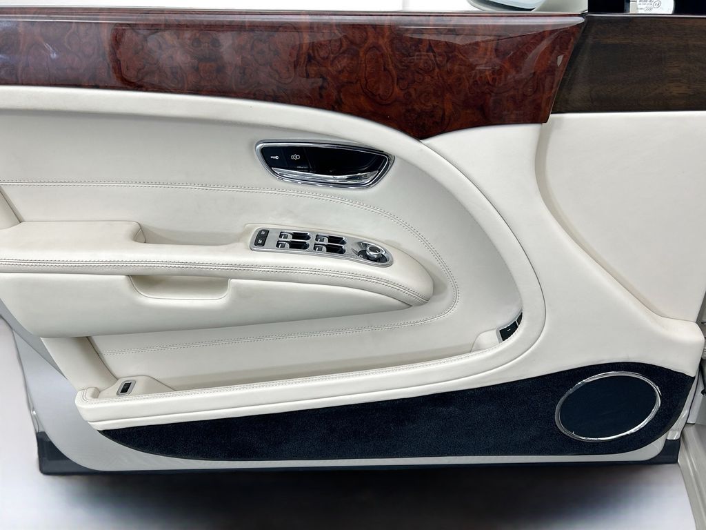 Thumbnail: 2016 Bentley Mulsanne - 24