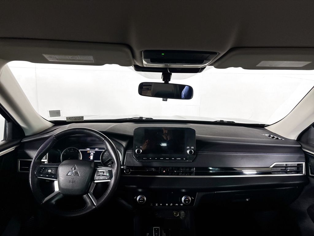 2023 Mitsubishi Outlander SE