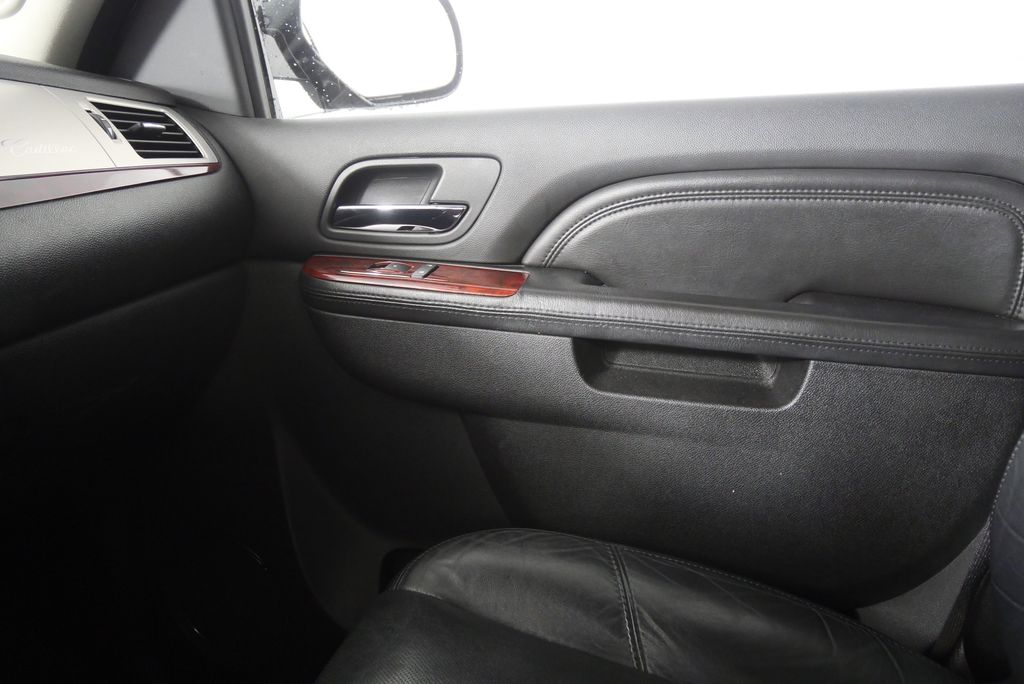 Thumbnail: 2010 Cadillac Escalade - 24