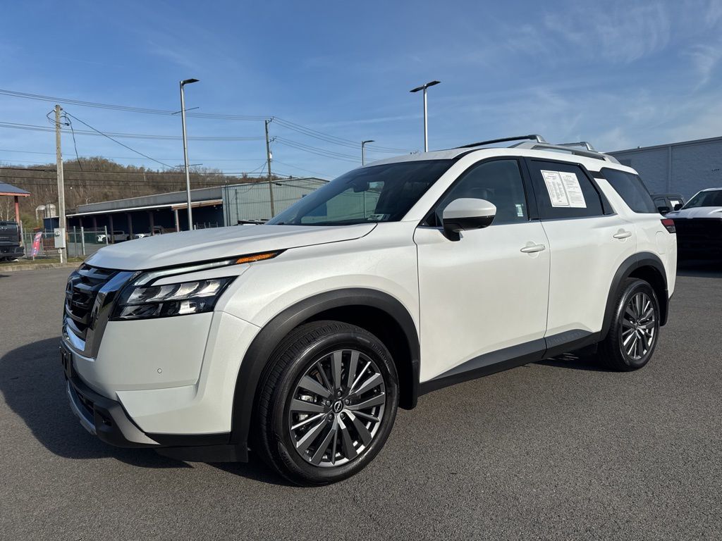 Everest White Pearl Tricoat 2025 Nissan Pathfinder SL 4WD SUV / Crossover All-Wheel Drive 9-Speed Automatic