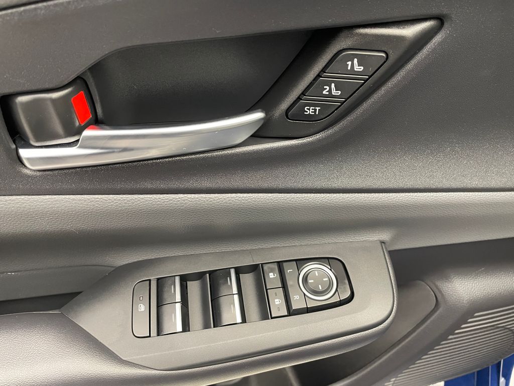 2023 Toyota Prius Limited 10