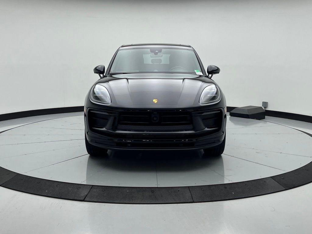 Thumbnail: 2026 Porsche Macan - 6