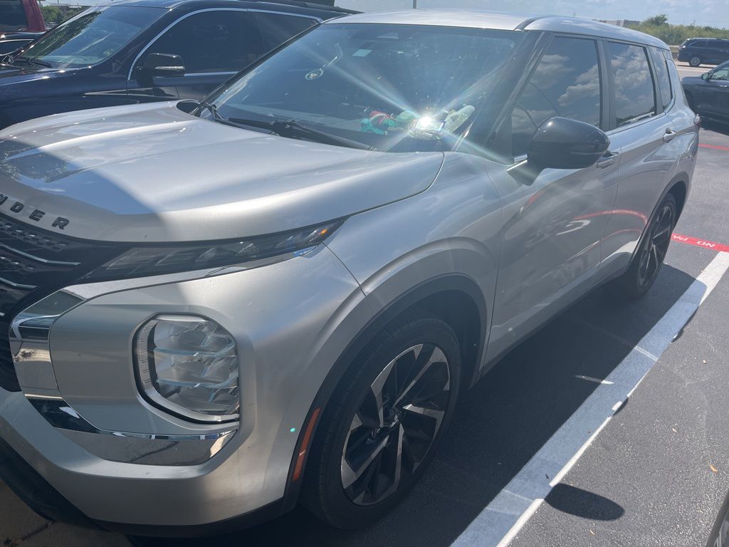 Thumbnail: 2022 Mitsubishi Outlander - 6