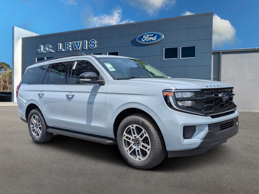 2026 Ford Expedition Active's photo