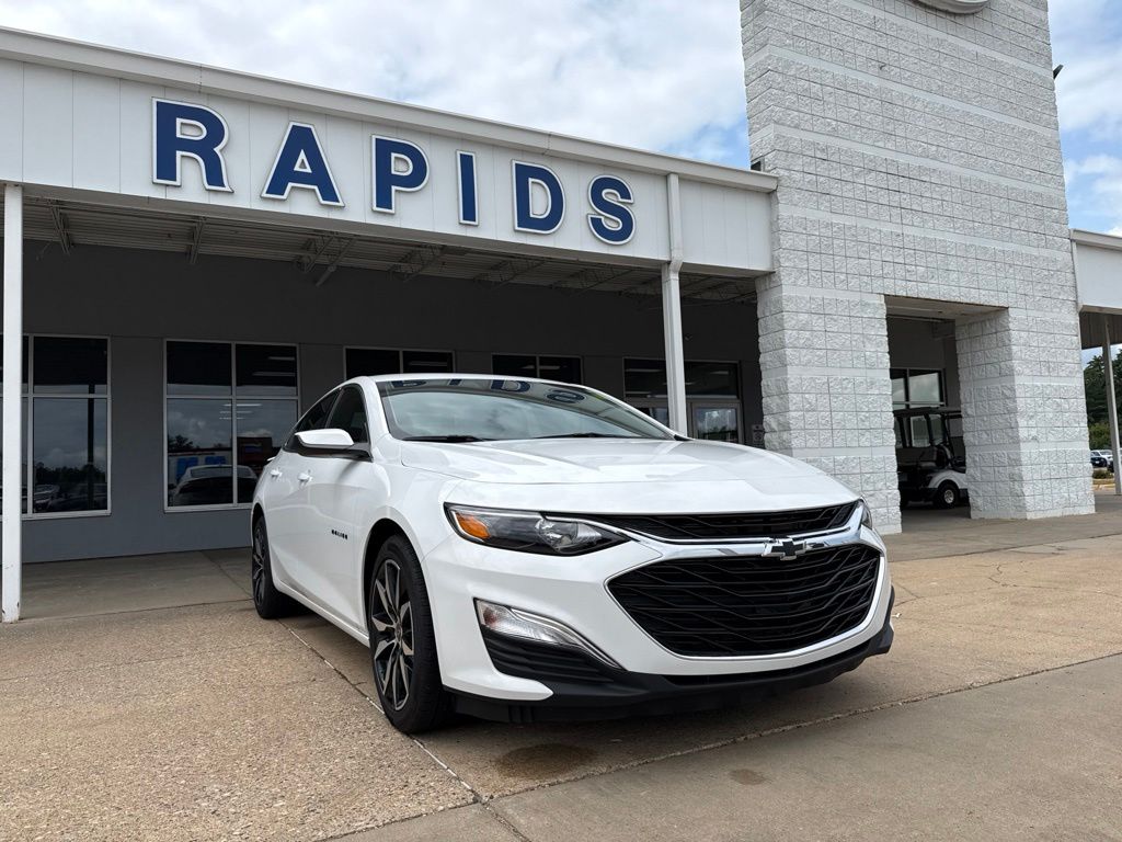 Summit White 2025 Chevrolet Malibu Sedan Front-Wheel Drive Continuously Variable Transmission
