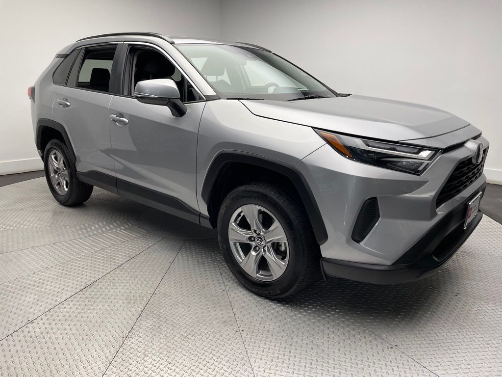 2023 Toyota RAV4 XLE 3