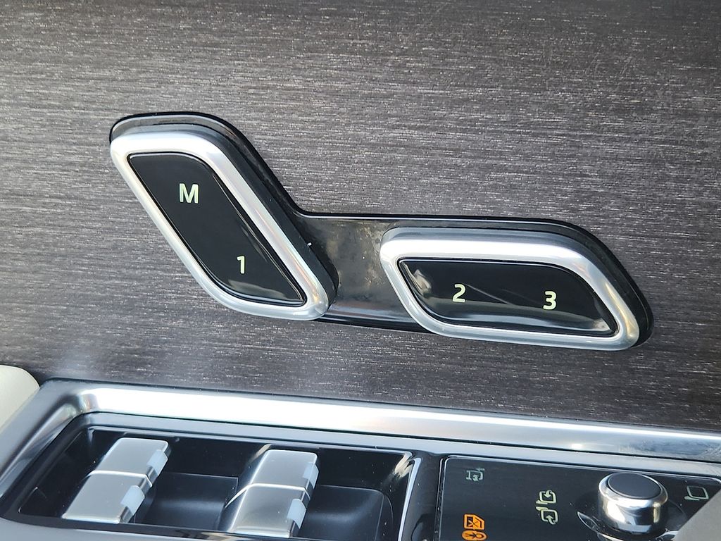 Thumbnail: 2023 Land Rover Range Rover - 27