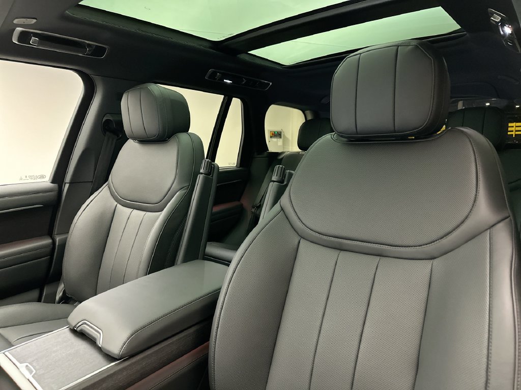 Thumbnail: 2025 Land Rover Range Rover - 8