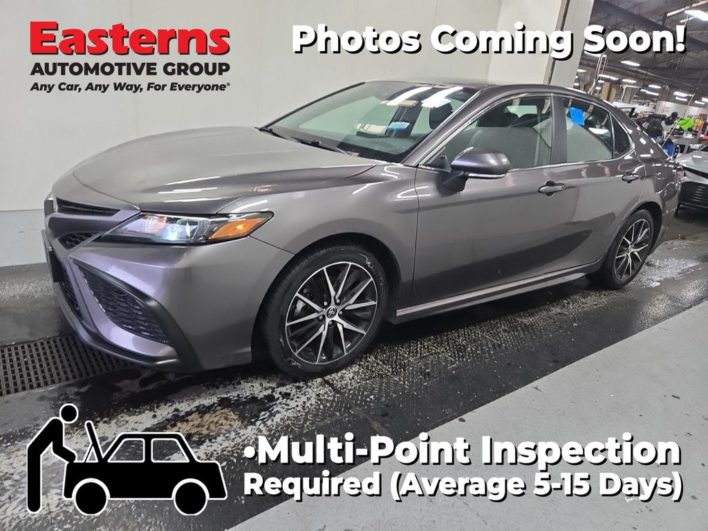 2024 Toyota Camry SE's photo