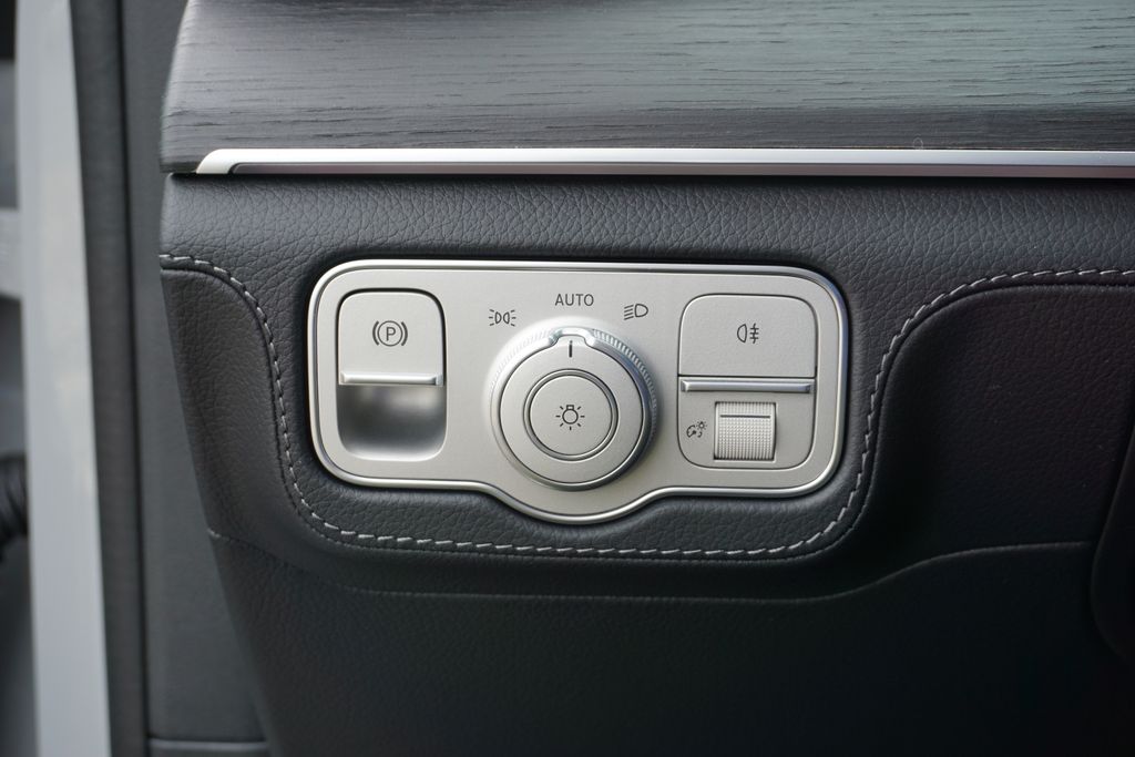 2025 Mercedes-Benz GLS 450 4MATIC 32