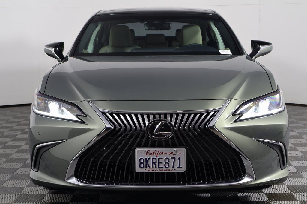 Thumbnail: 2019 Lexus ES - 2