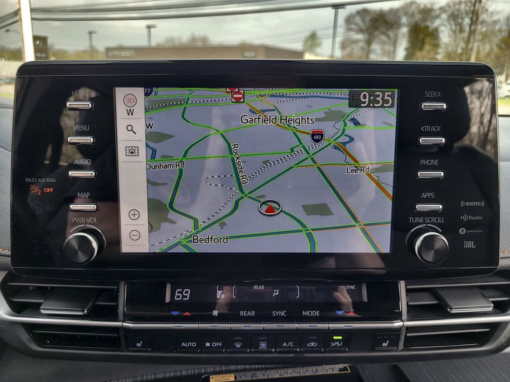 2022 Toyota Sienna XSE 18