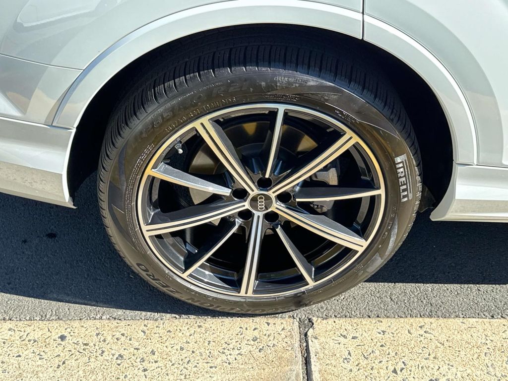 Thumbnail: 2023 Audi Q7 - 16