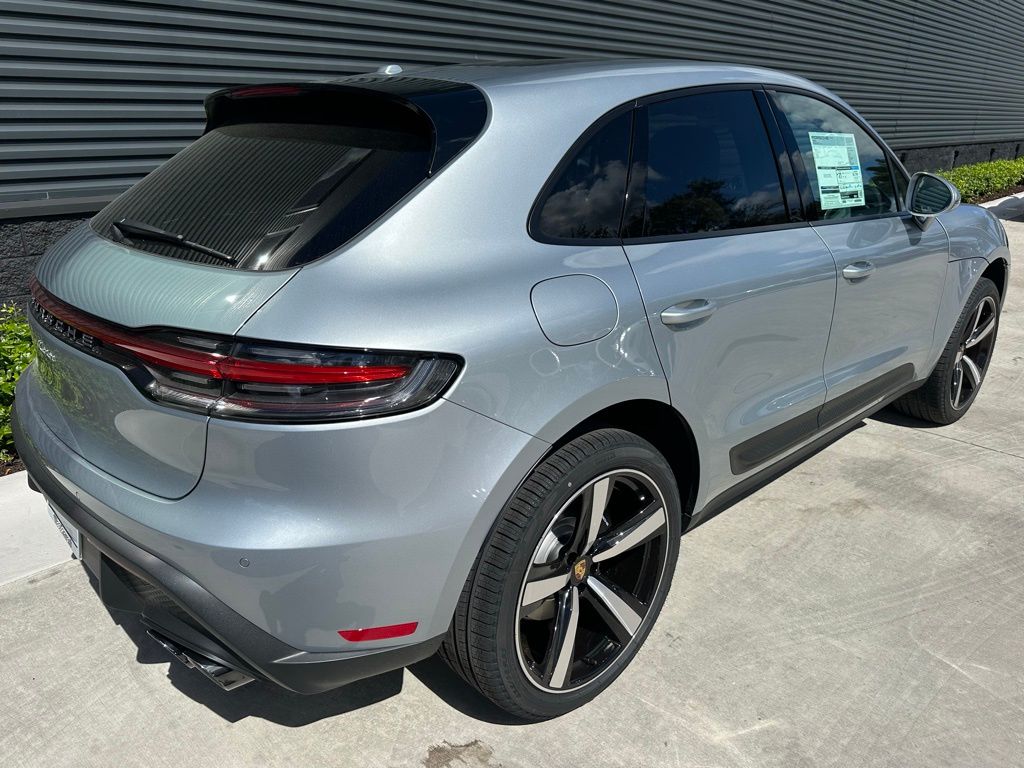 2025 Porsche Macan  10