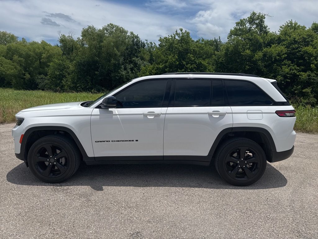 Used Car 2023 Jeep Grand Cherokee  Altitude X For Sale Under $30,000 In Taylor, Texas