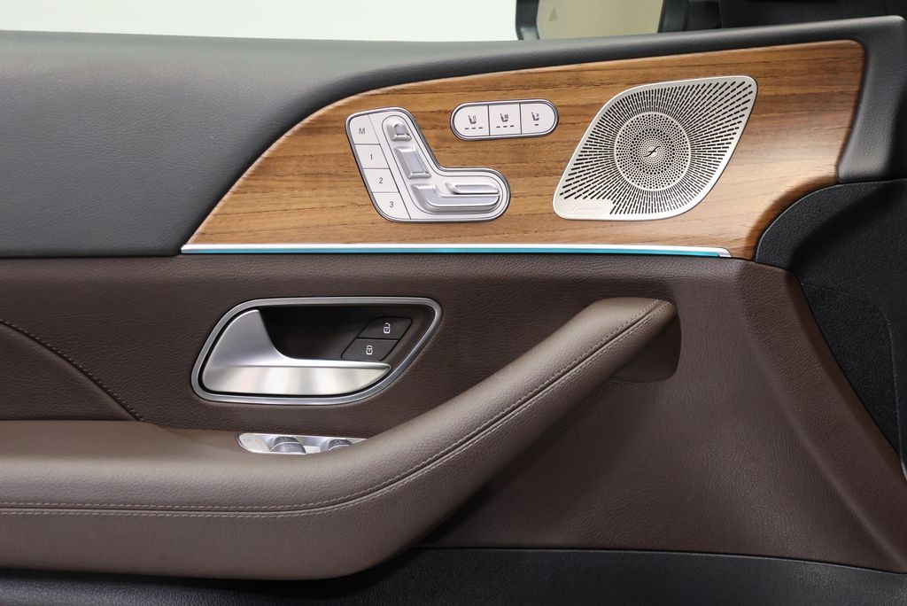 Thumbnail: 2023 Mercedes-Benz GLS - 32