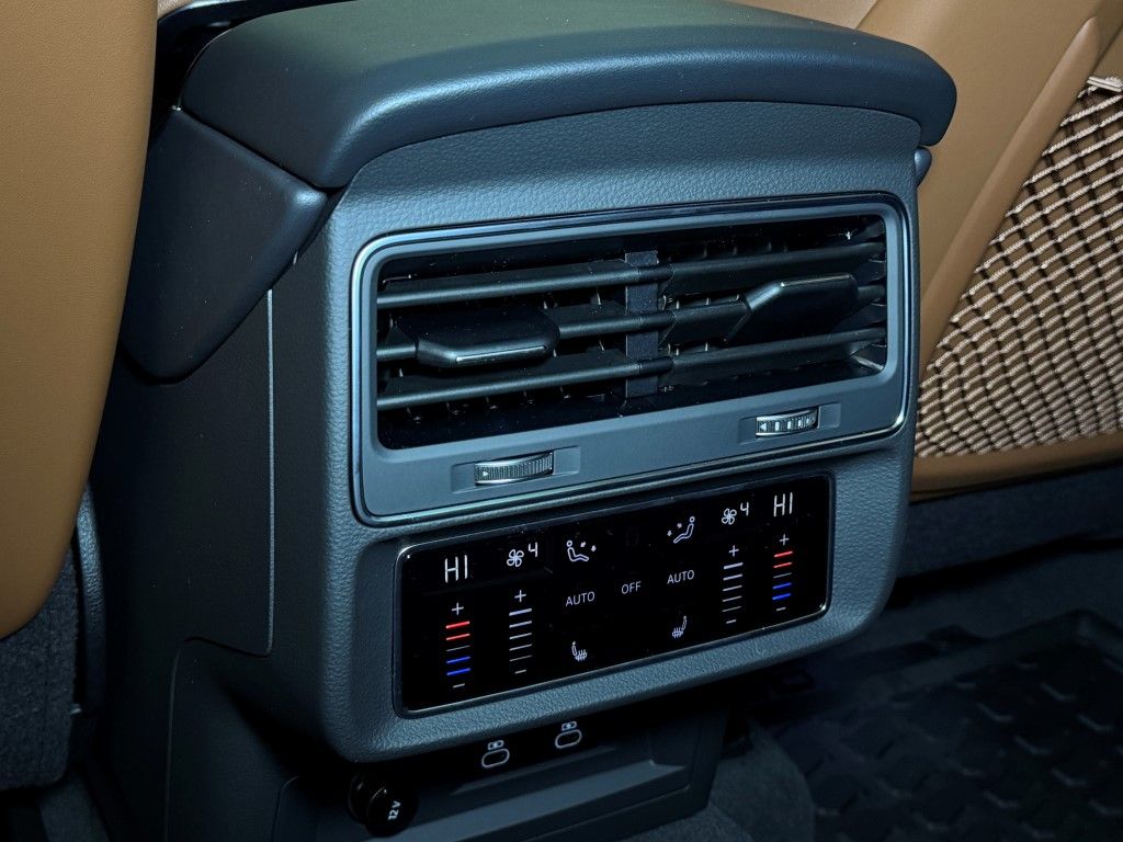 Thumbnail: 2025 Audi Q8 - 30