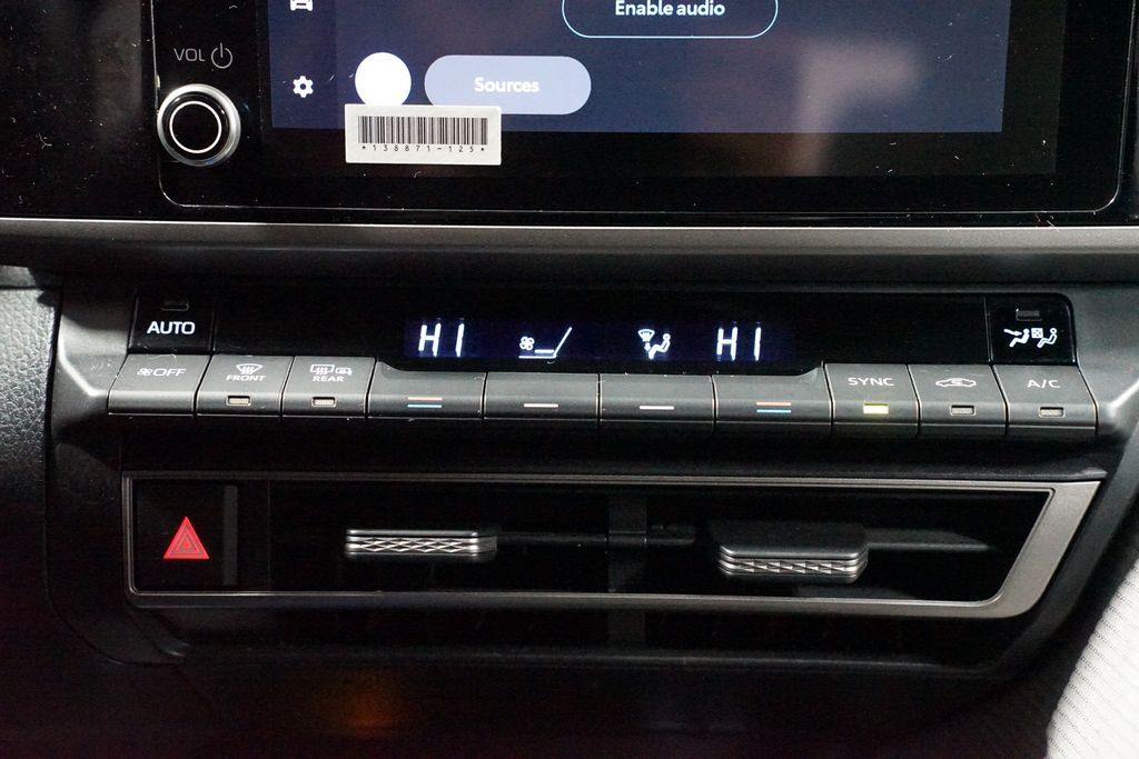 Thumbnail: 2025 Toyota Camry - 21