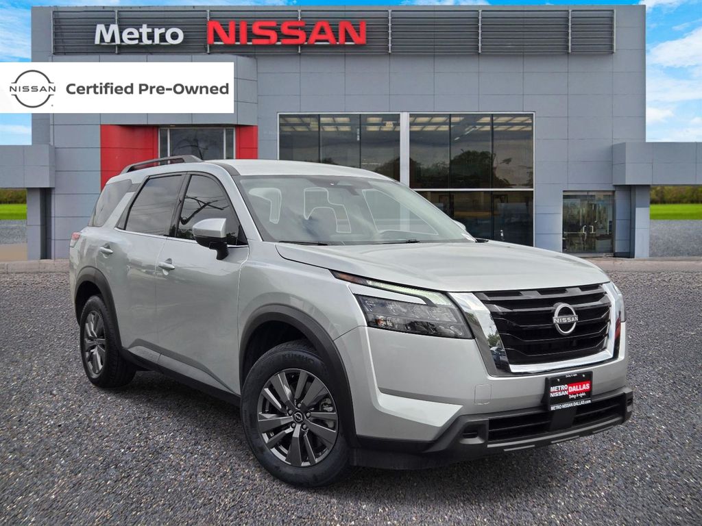 2025 Nissan Pathfinder SV