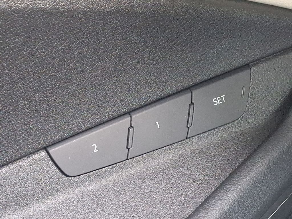 Thumbnail: 2024 Audi Q8 e-tron - 26