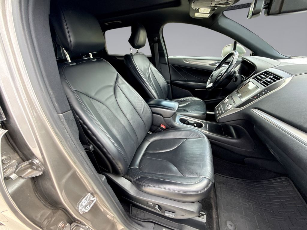 Thumbnail: 2017 Lincoln MKC - 16