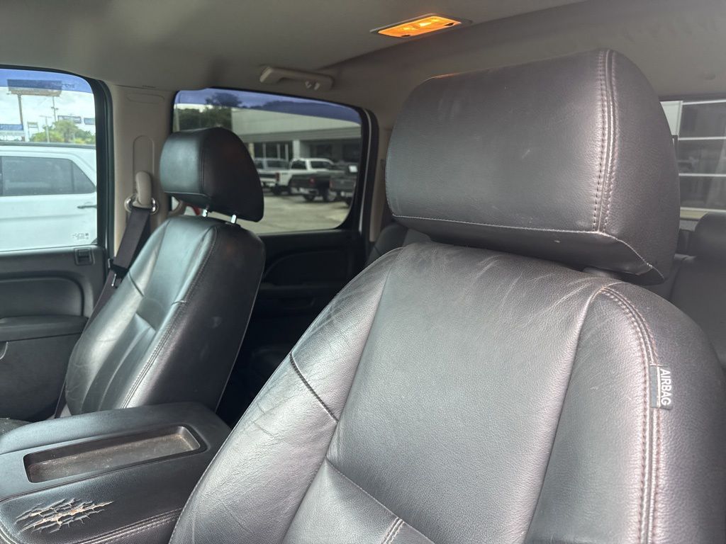 Used 2012 White GMC SLE image 4
