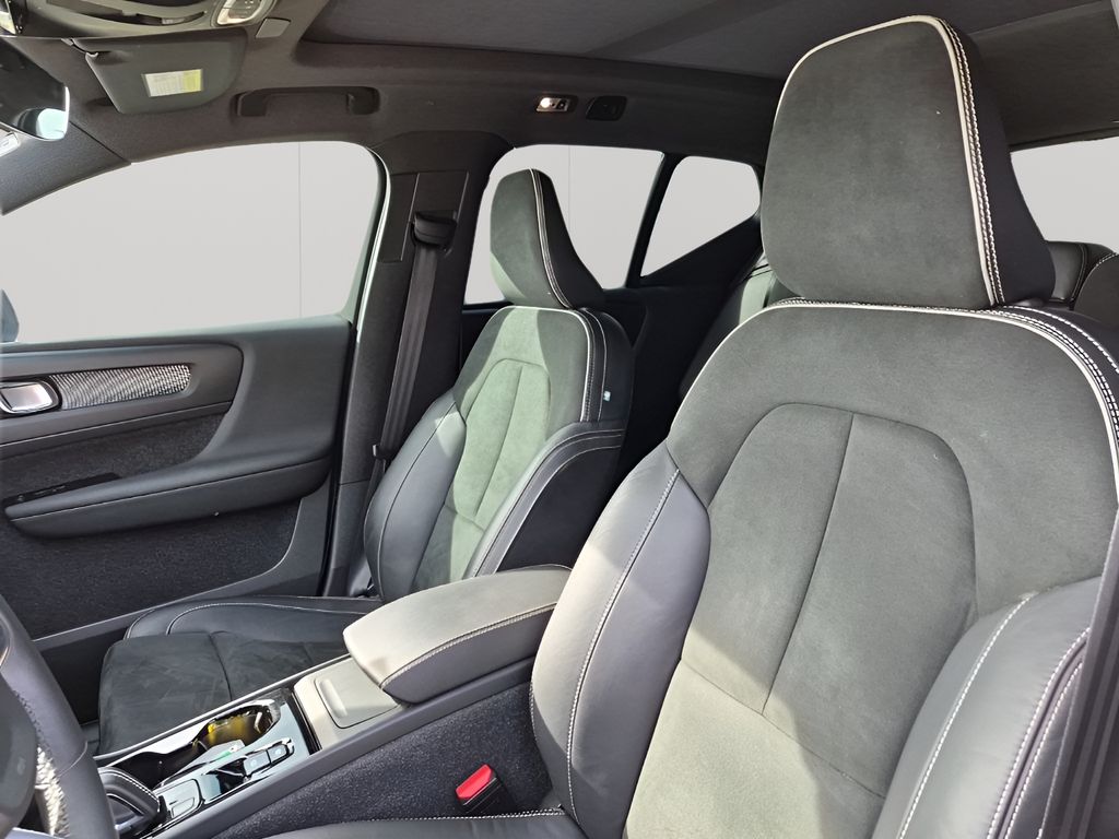 Used Car 2022 Volvo Xc40  R-design For Sale Under $25,000 In Austin, Texas