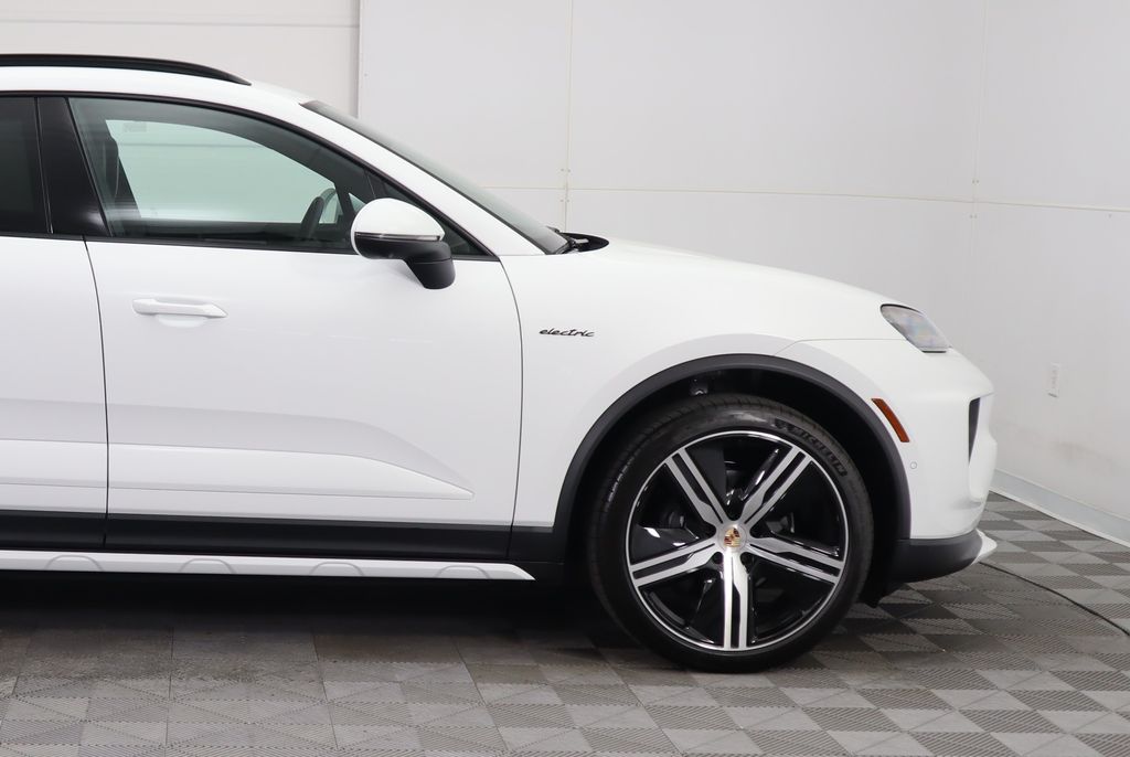 Thumbnail: 2025 Porsche Macan - 11