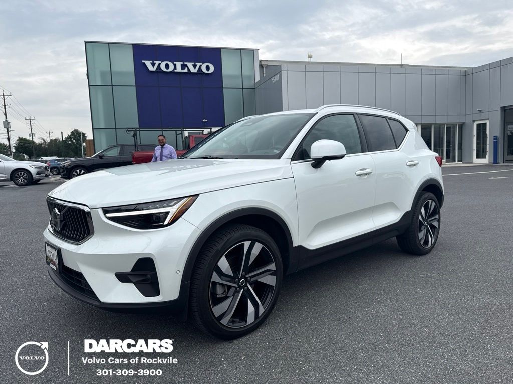 Crystal White 2024 Volvo XC40 SUV / Crossover All-Wheel Drive Automatic