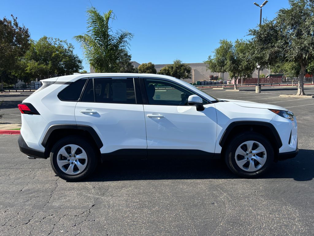 Thumbnail: 2022 Toyota RAV4 - 4