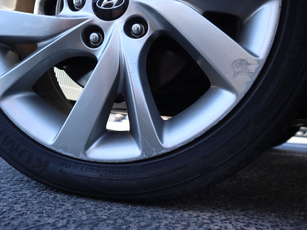 Thumbnail: 2016 Hyundai Veloster - 23