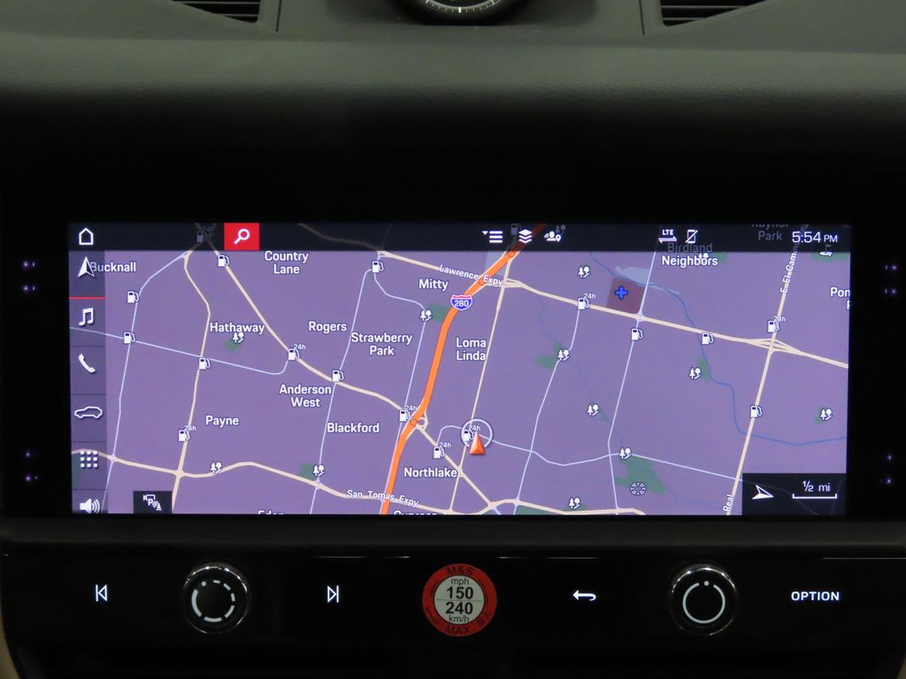 Thumbnail: 2024 Porsche Macan - 24