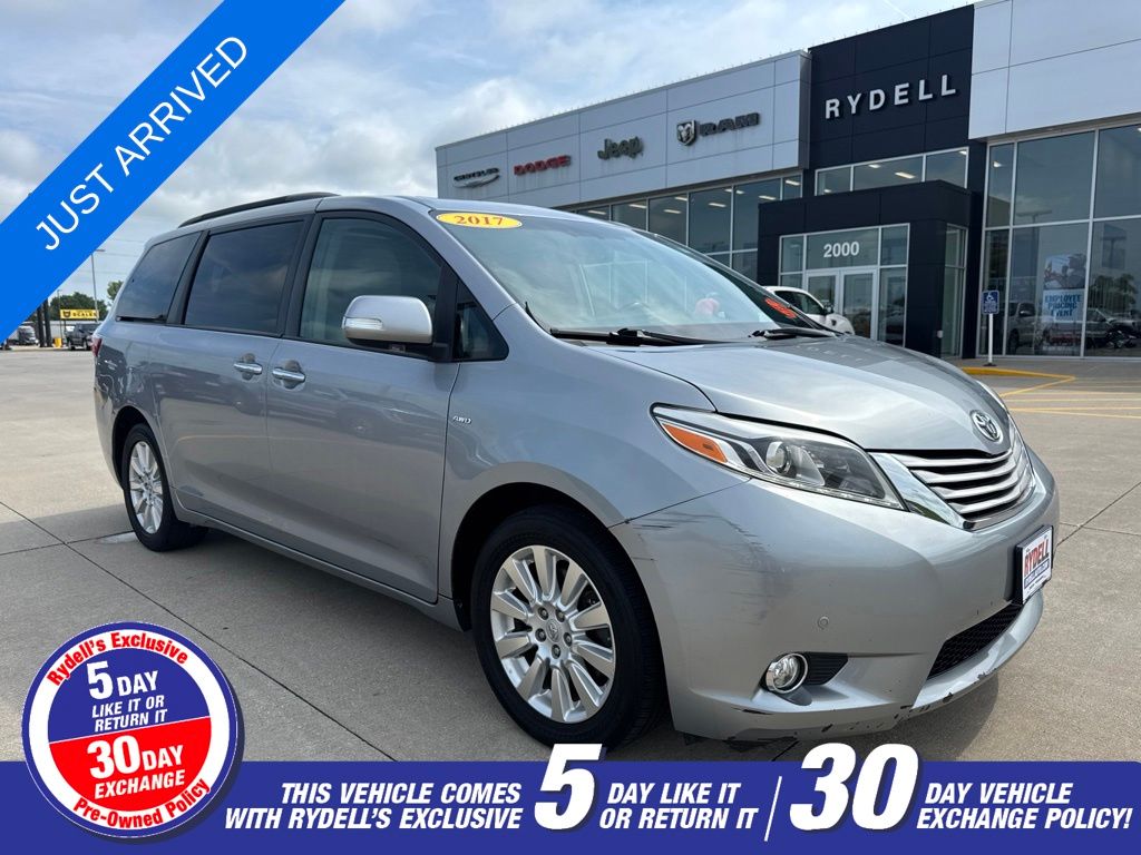  2017 Toyota Sienna Limited 7-Passenger AWD   