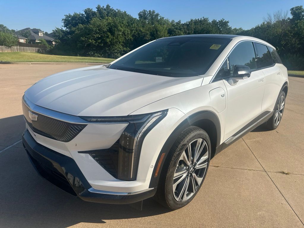 Crystal White Tricoat 2025 Cadillac OPTIQ SUV / Crossover All-Wheel Drive 1-Speed Automatic