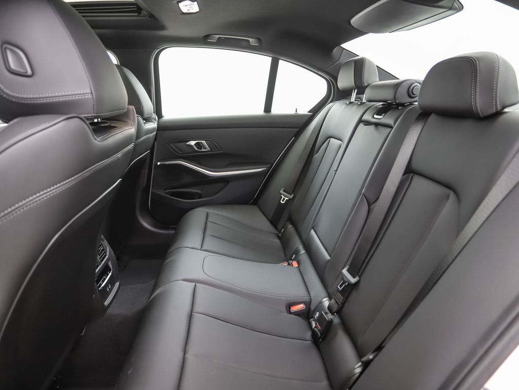 Thumbnail: 2025 BMW 3 Series - 22