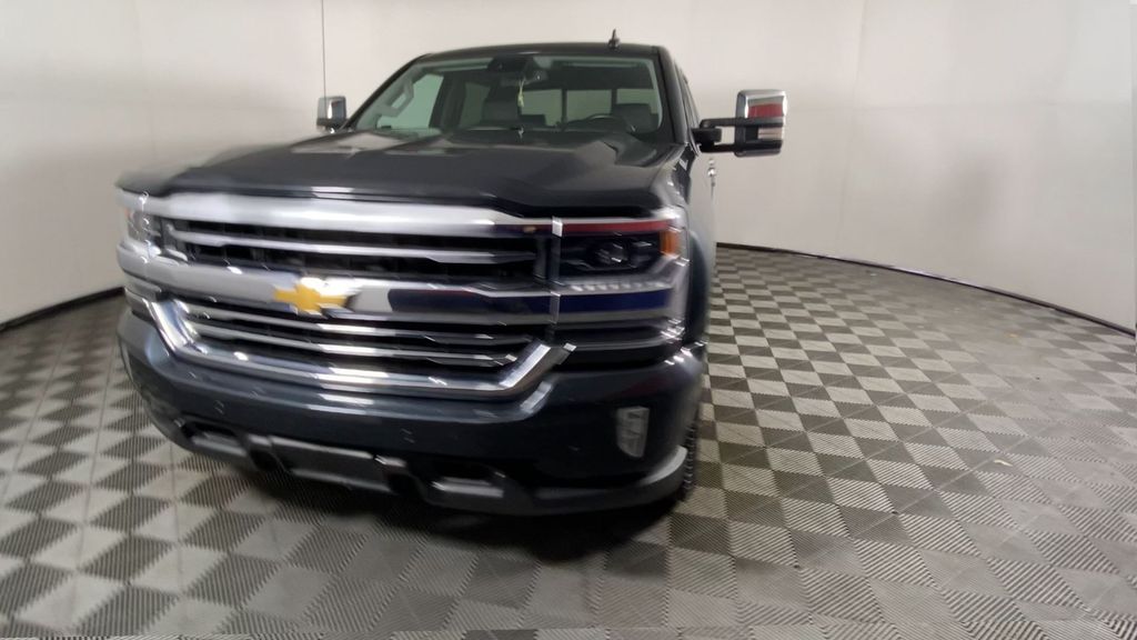 2017 Chevrolet Silverado 1500 High Country 3