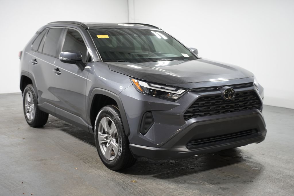 2023 Toyota RAV4 XLE 3