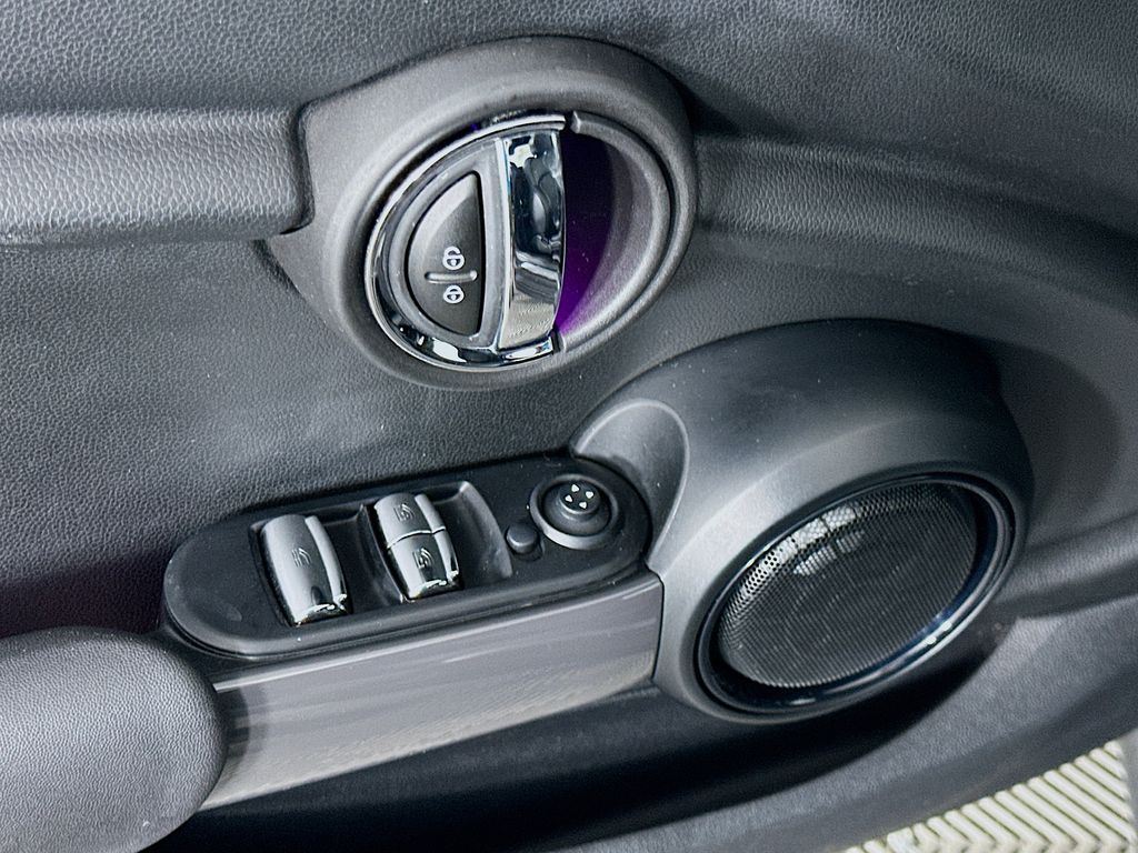 Thumbnail: 2016 MINI Cooper - 18