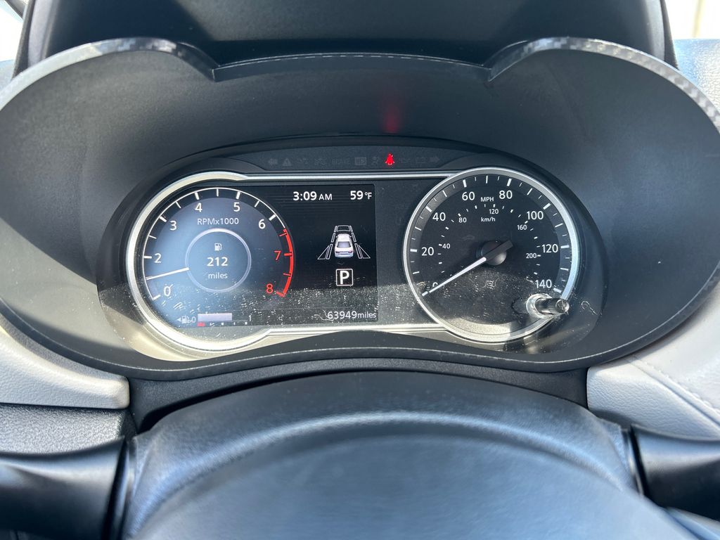2021 Nissan Versa 1.6 SV 16
