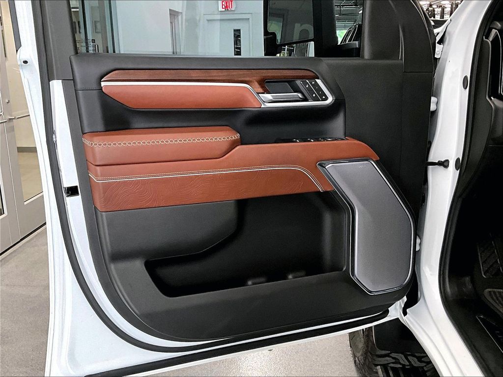 2025 GMC Sierra 2500HD — photo 9