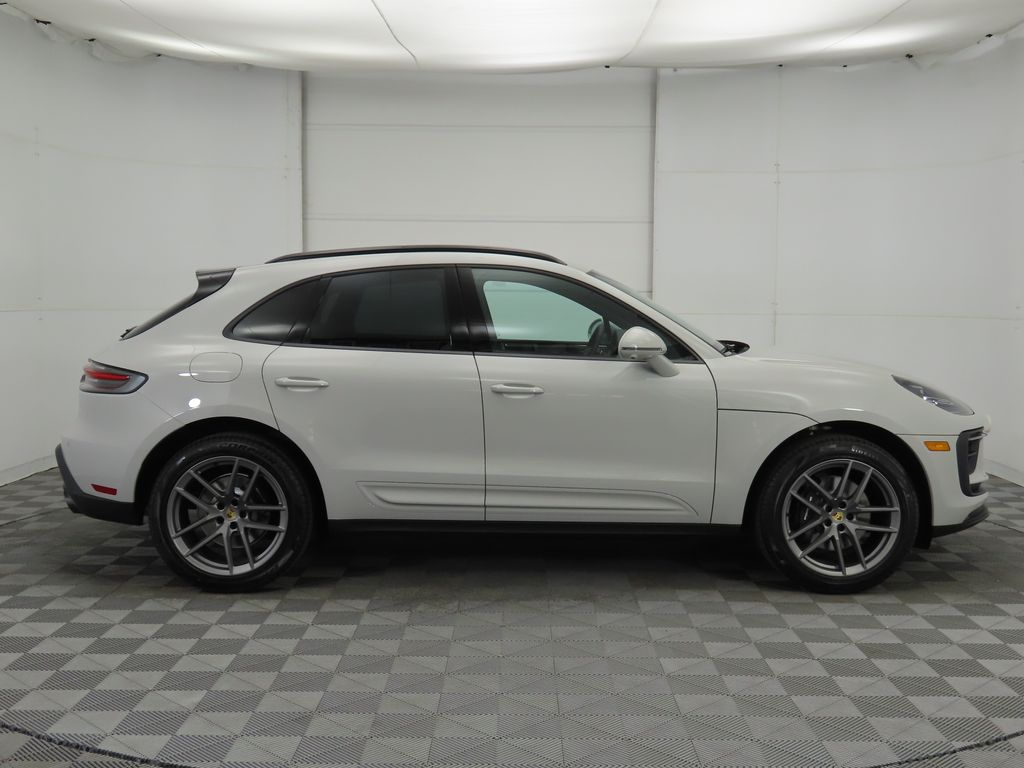 Thumbnail: 2025 Porsche Macan - 8