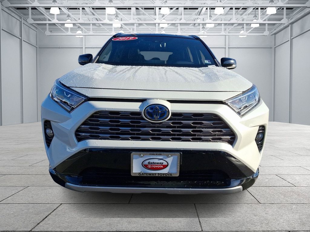 2019 Toyota RAV4 XSE 2