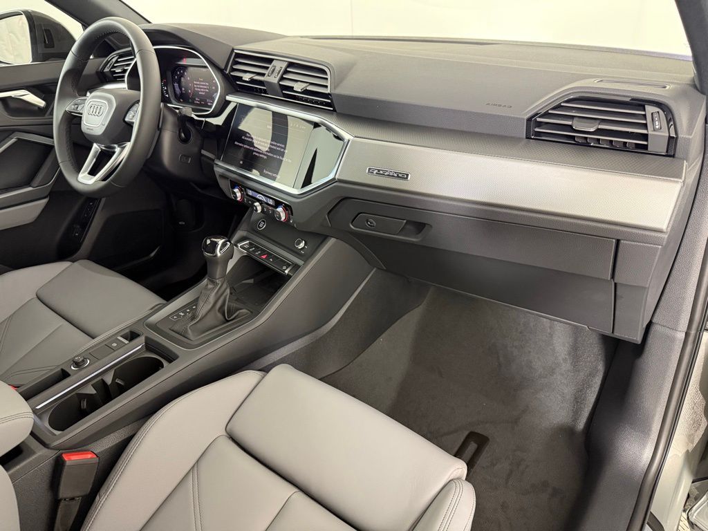 Thumbnail: 2025 Audi Q3 - 15