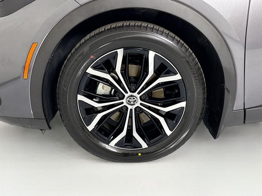 Thumbnail: 2023 Toyota Crown - 30