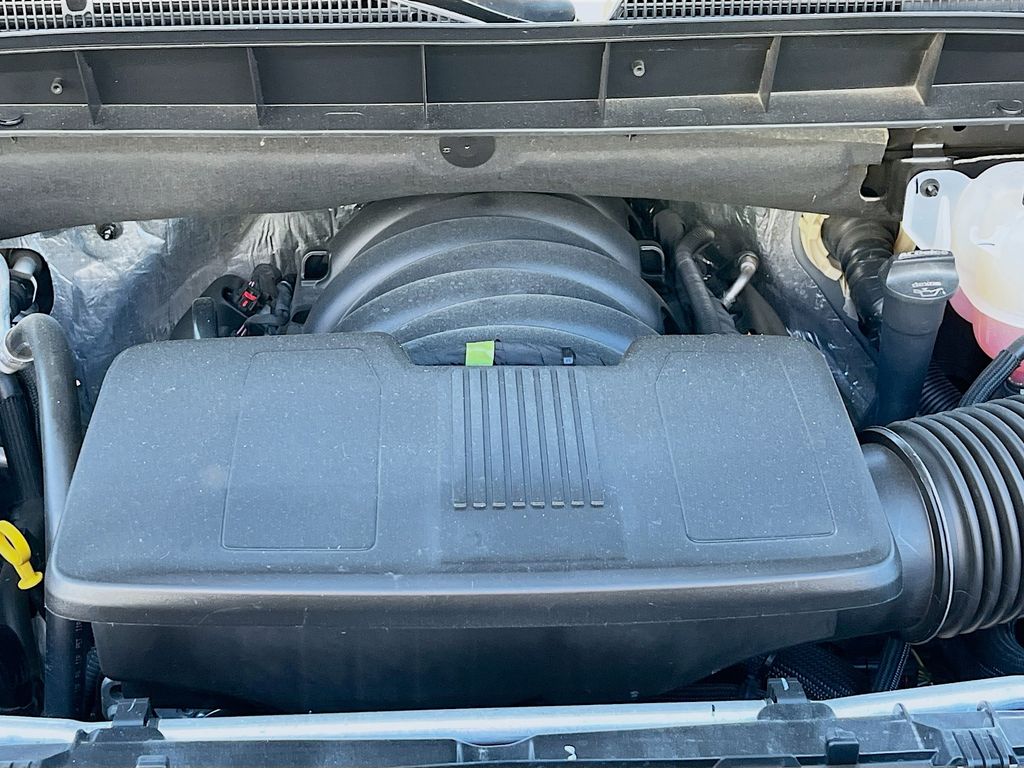 Used 2025 Silver GMC Denali image 31