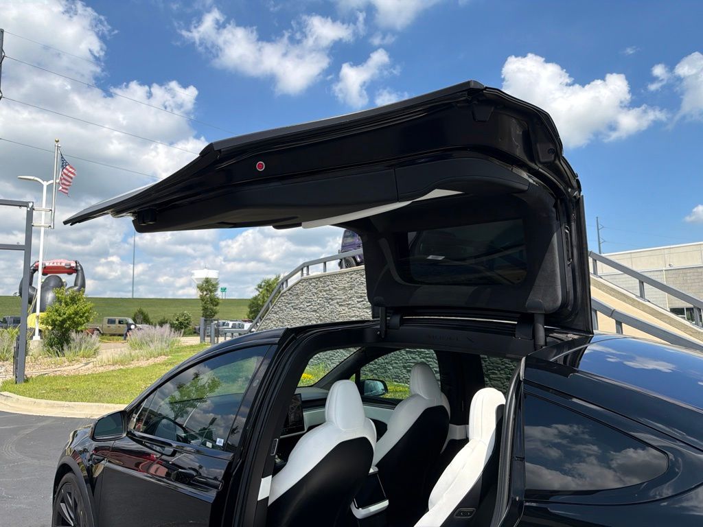 Used 2022 Black Tesla Plaid image 15
