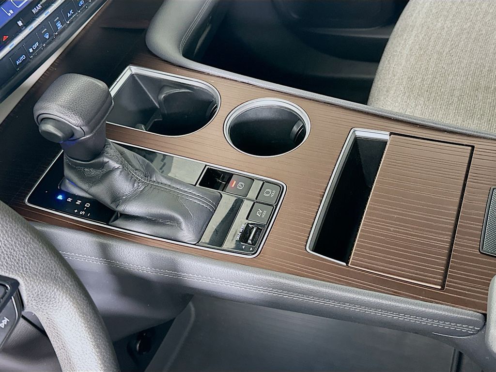 Thumbnail: 2022 Toyota Sienna - 16