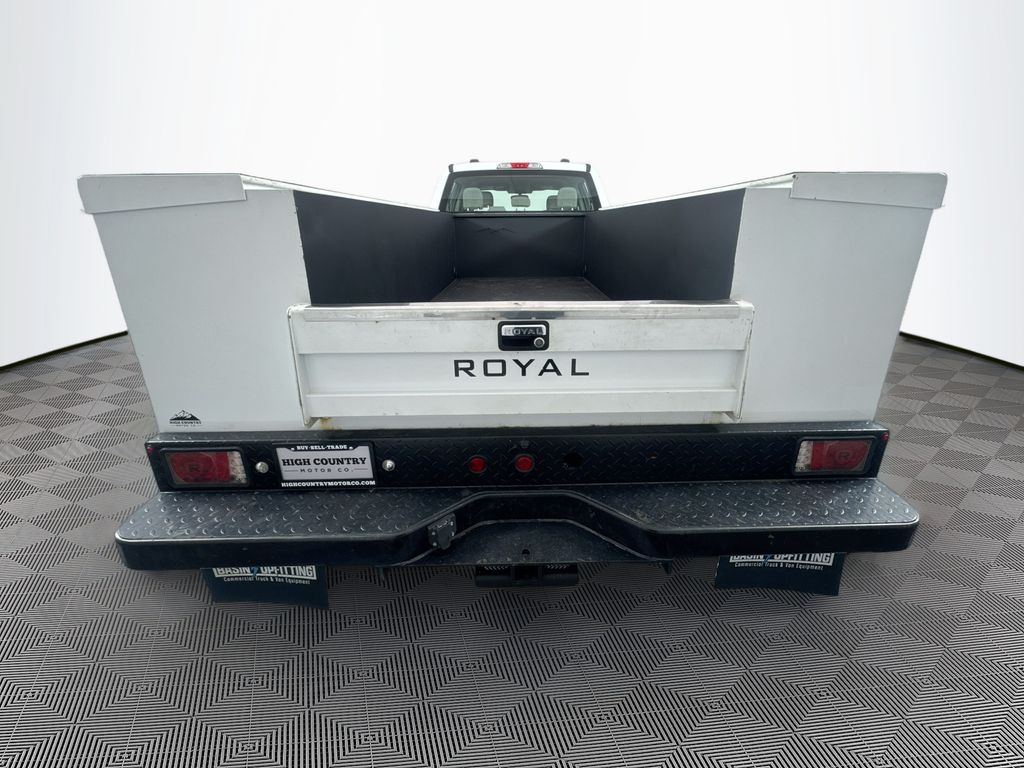 View vehicle photo 6