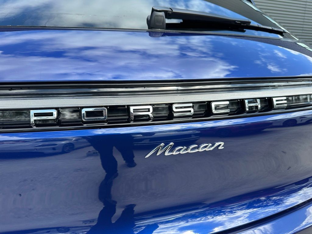 2025 Porsche Macan  12